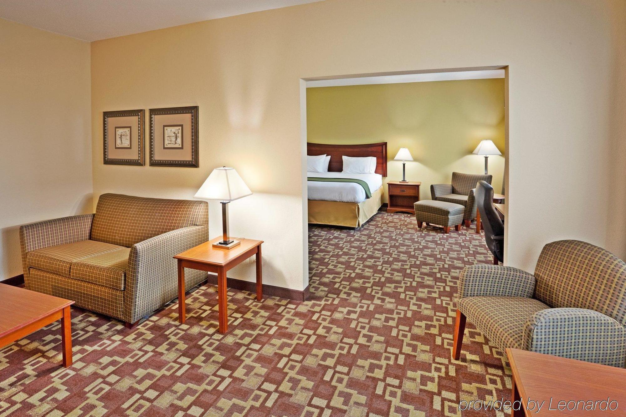 Holiday Inn Express & Suites Southern Pines-Pinehurst Area By Ihg Buitenkant foto