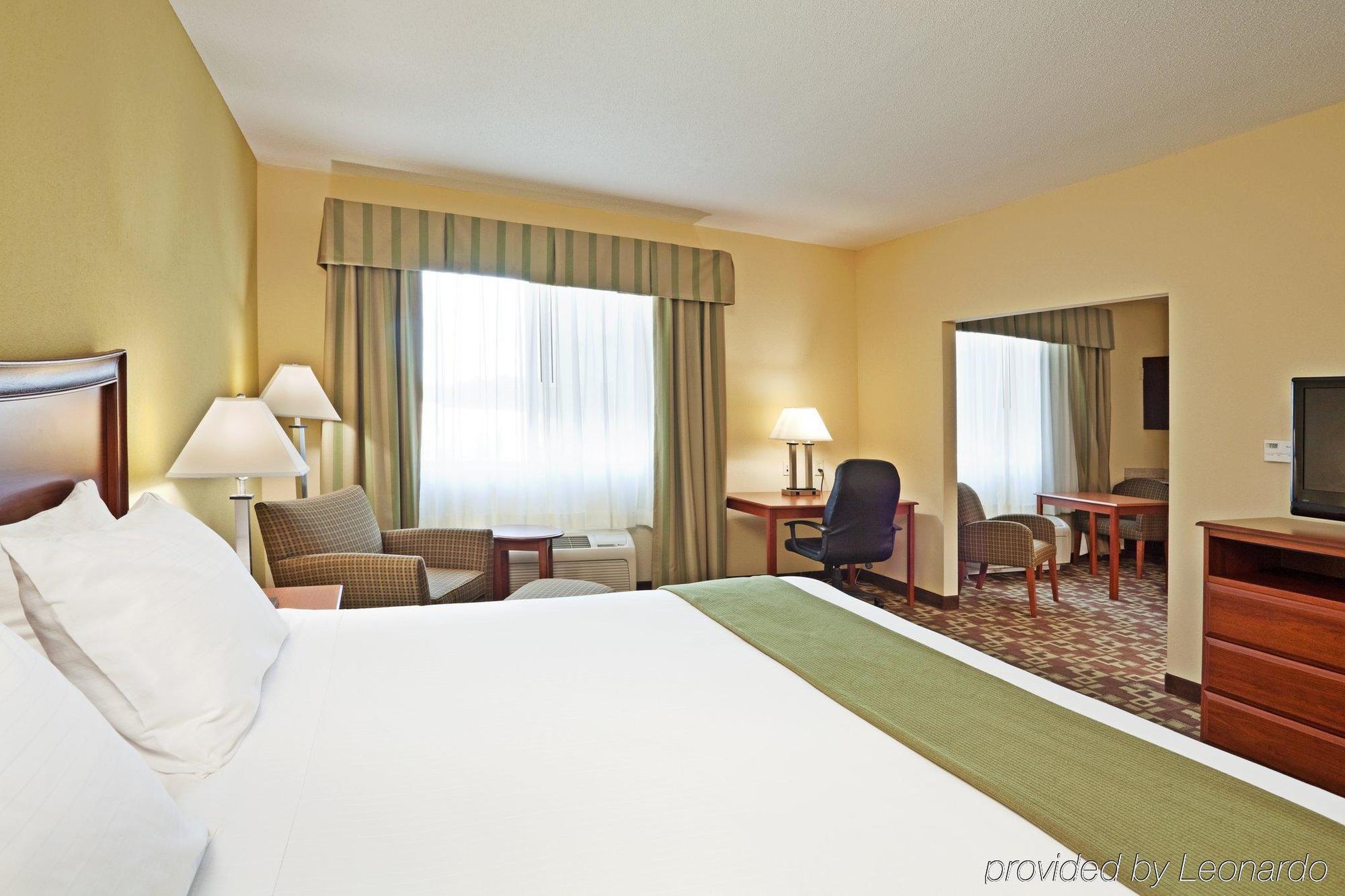 Holiday Inn Express & Suites Southern Pines-Pinehurst Area By Ihg Buitenkant foto