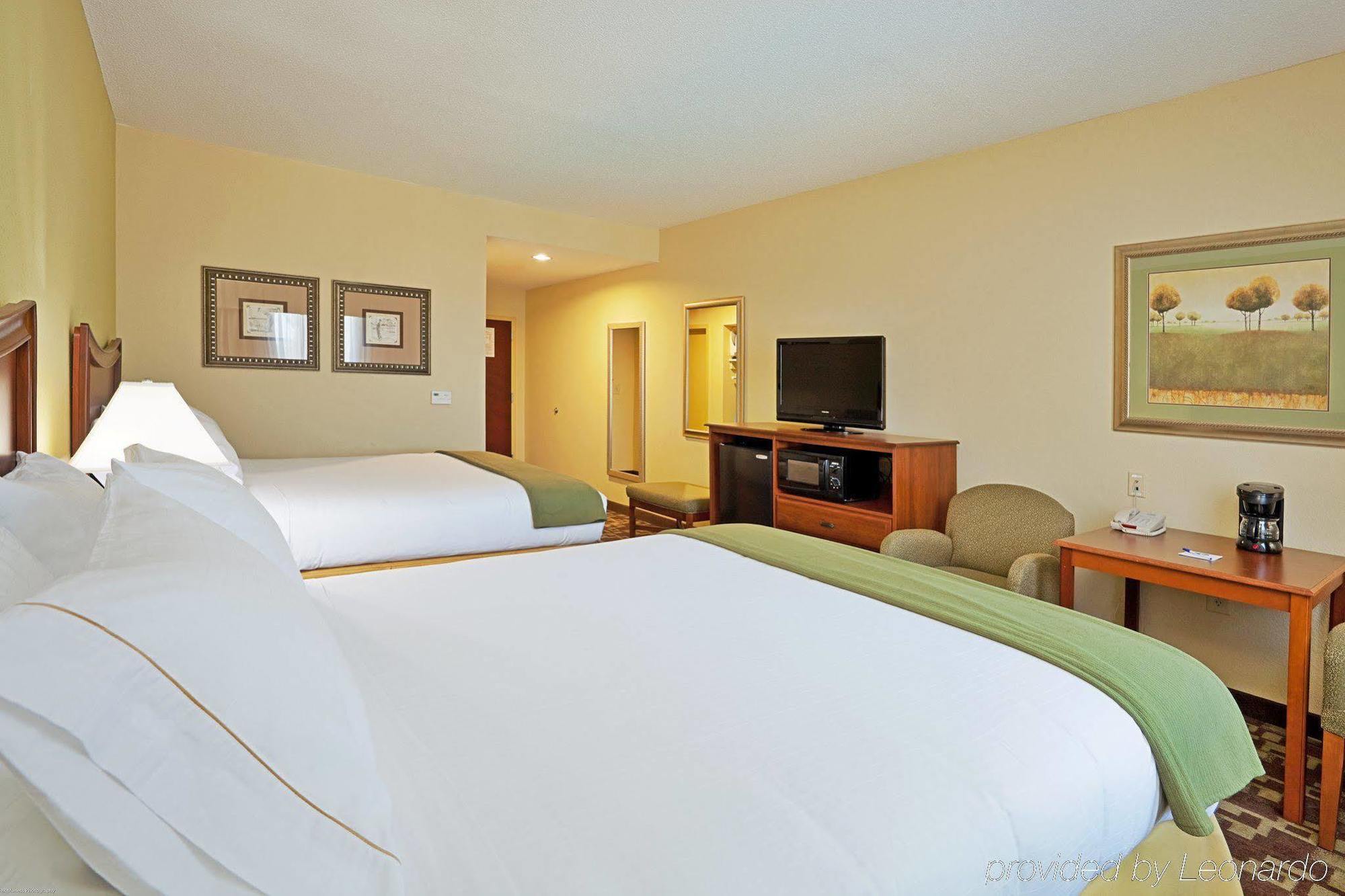 Holiday Inn Express & Suites Southern Pines-Pinehurst Area By Ihg Buitenkant foto
